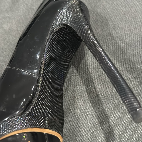 Brian Atwood black patten leather peep toe platform heel - Picture 3 of 3